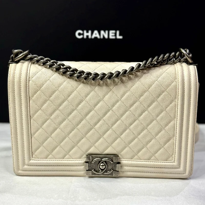 Chanel - Sac Boy allongé blanc