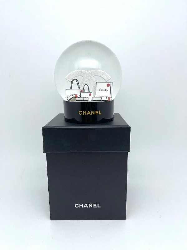 Chanel - Boule de Neige