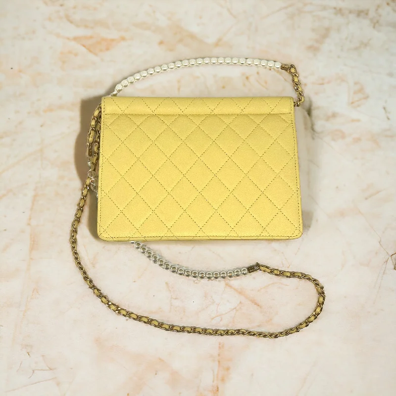 Chanel - Sac à rabat jaune