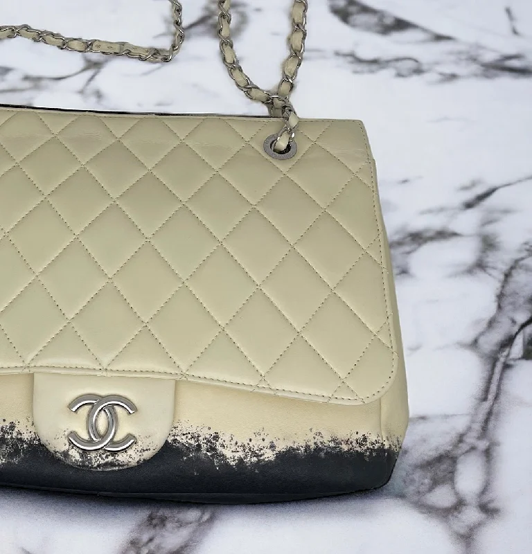 Chanel - Sac Maxi Jumbo